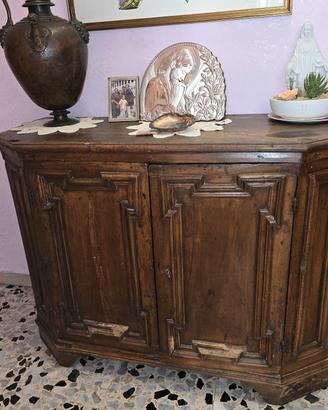 Credenza veneta scantonata XVIII SECOLO