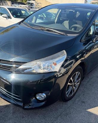 TOYOTA Verso 169,229km 1.6 Style 7posti motore r