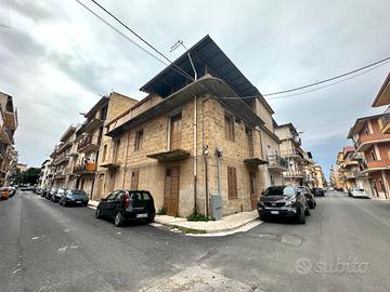 Casa indipendente a Partinico, Via Colombo