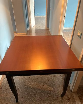 Tavolo in legno allungabile – 80 €