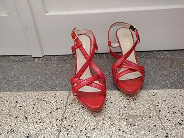 sandali in vernice rossa Divine Follie 