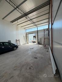 Capannone uso deposito