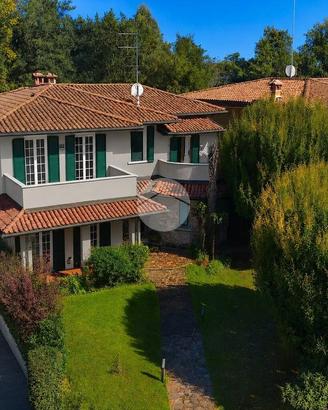 VILLA SINGOLA A COLLEBEATO