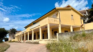 Porto Palma- Ampio Loc. Commerciale vista sul mare