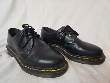 Dr Martens Vegan Leather Pelle Vegana