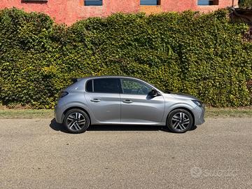 Peugeot 208 PureTech 100 EAT8 Active Pack – 2023