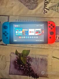 Nintendo Switch in discrete condizioni.