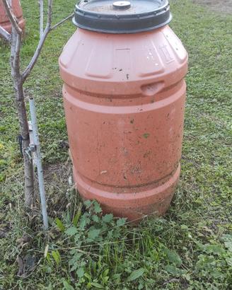 serbatoi con rubinetto in metallo 