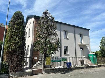 2 LOCALI A PARMA