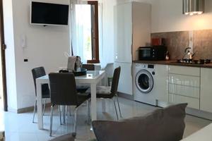 Ampio monolocale arredato splendido contesto