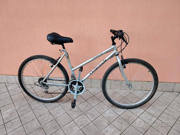Bicicletta da 26 grigia con cambio 18 v meccanica