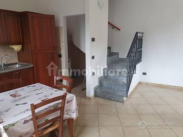 Bilocale arredato su due livelli