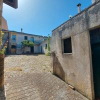 Terreno con fabbricati