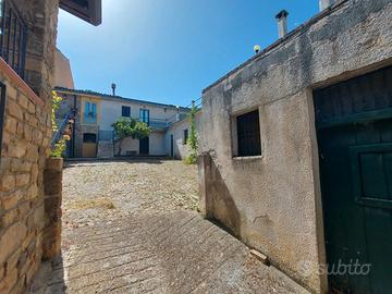 Terreno con fabbricati