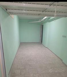 Box auto con deposito in zona centrale– 80 mq.