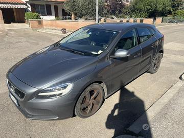 Volvo v40 D2 momentum