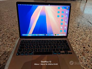 MacBook Air M,  batteria 93%! 
