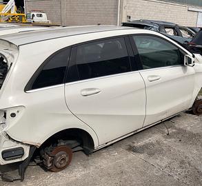 FIANCATA DX MERCEDES CLASSE B 2016