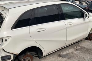 FIANCATA DX MERCEDES CLASSE B 2016