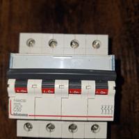 interruttore magnetotermico  c50 bticino 4p
