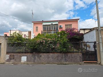Casa indipendente con giardino e doppio ingresso