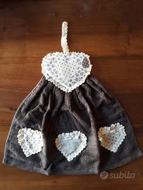 Asciugamano bagno-cucina con decorazioni applicat