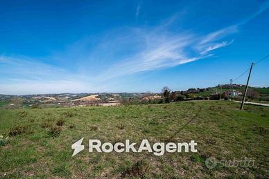 Terreno di 6892 m² a Fano