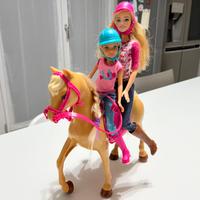 Barbie e Stacie a cavallo