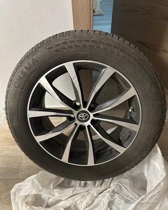 Cerchi Toyota RAV4 225/60/R18 Gommati invernali