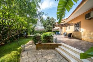 Mondello - Villa 110 mq lotto di 1.040 mq Arredata