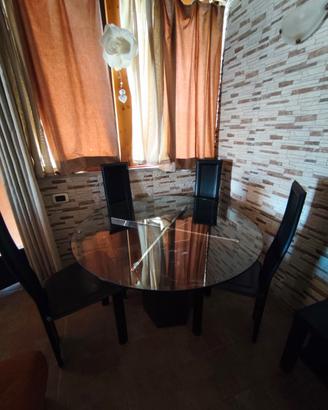 Tavolo Rotondo in Vetro + 4 Sedie in Pelle Nera