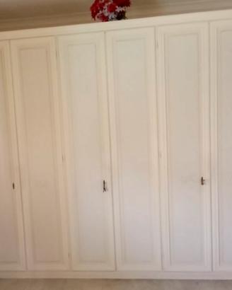 Armadio in legno classico