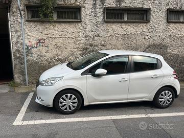 Peugeot 208 ADATTA A NEOPATENTATI