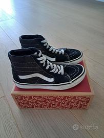 Scarpe Vans nere alte