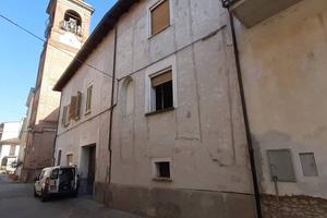 Casa indipendente di 180 m² con 5 locali e box aut