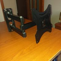 Monitor Samsung da 24 con supporto a parete