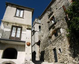 CASA SEMINDIPENDENTE A CASTELVETERE SUL CALORE