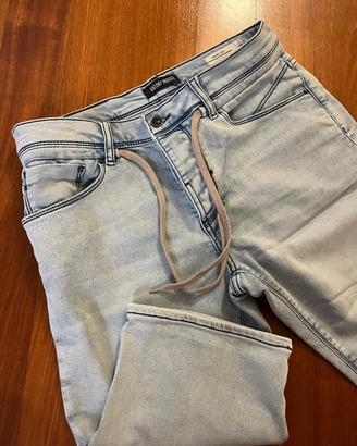 Jeans corto con lacci