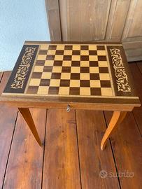 Tavolino-scacchiera vintage con intarsi e carillon
