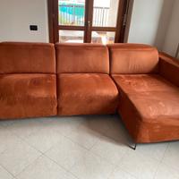 Divano-Letto 3 posti con annessa chaise long.