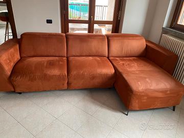 Divano-Letto 3 posti con annessa chaise long.