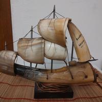 modellino vintage barca in osso