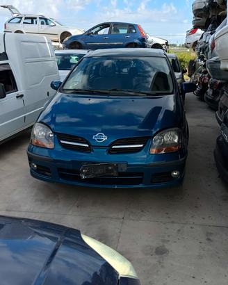 Nissan almera tino