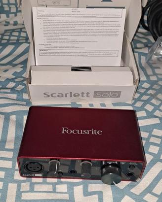 Scheda audio FOCUSRITE Scarlett SOLO + accessori
