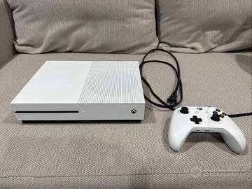 Xbox one S mod. 4k 1TB con joystick tutto Funziona