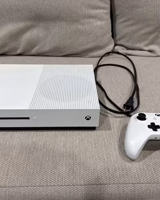 Xbox one S mod. 4k 1TB con joystick tutto Funziona
