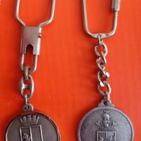 Due portachiavi militari vintage 