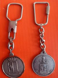 Due portachiavi militari vintage 