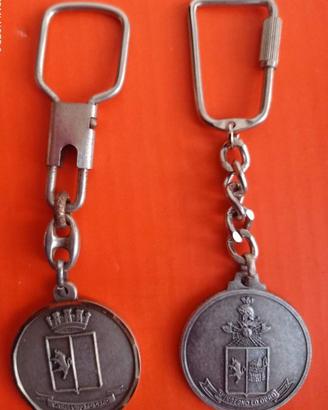 Due portachiavi militari vintage 
