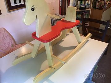Cavallo a dondolo